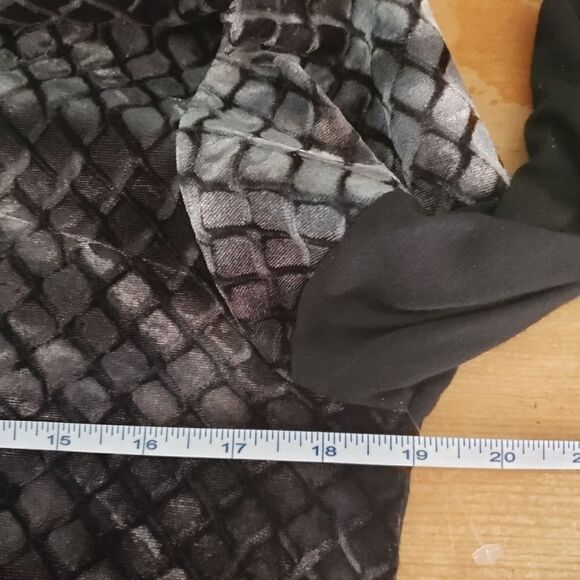 Fresh FX Small NWT Black Grey Velvet Long Sleeve Tunic Top - Picture 8 of 11